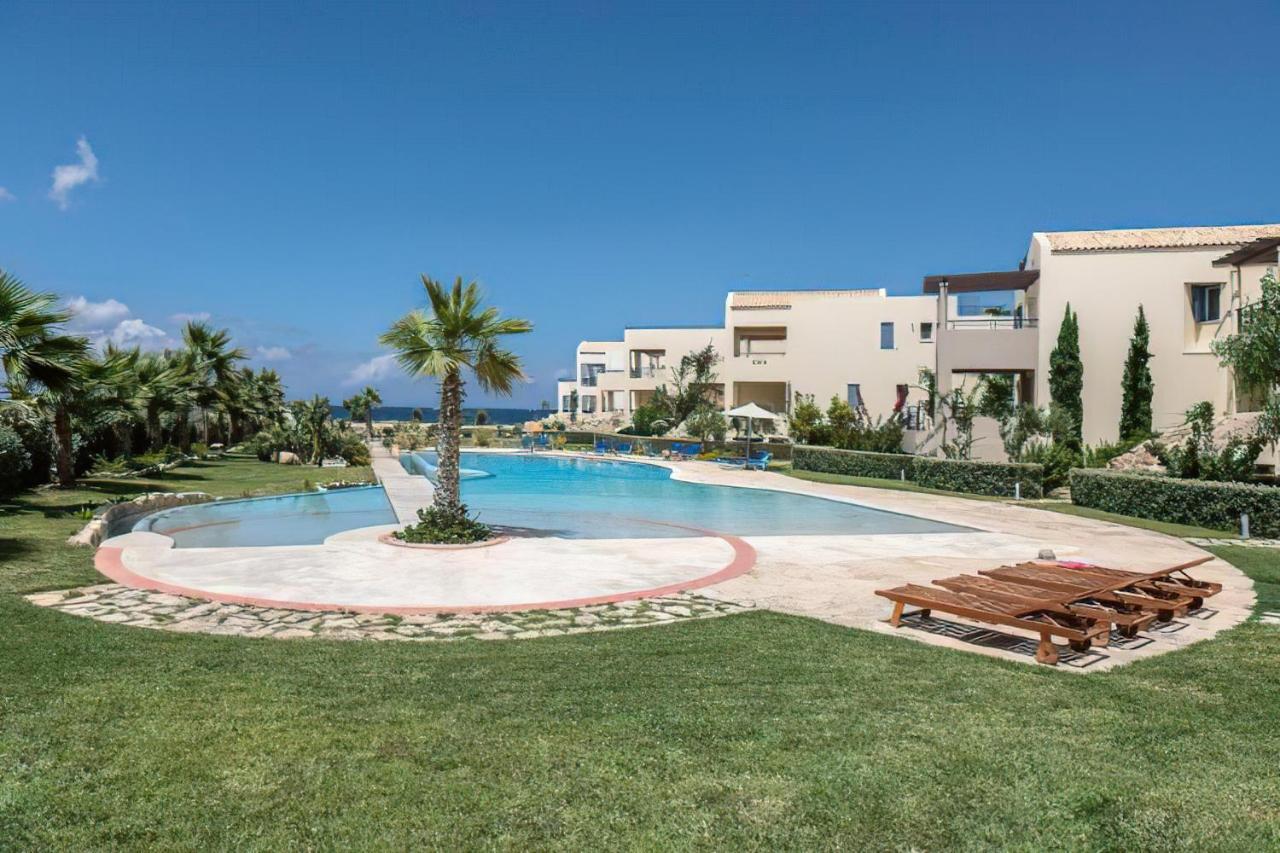 Resitour - Aphrodite Beachfront Pirgos Psilonerou Pokoj fotografie
