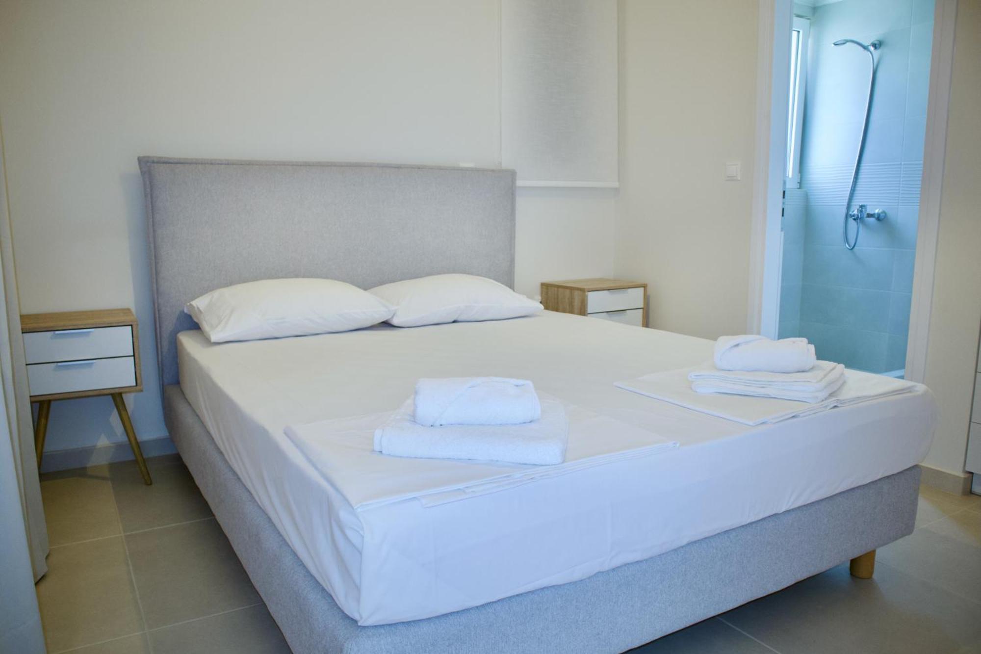 Resitour - Aphrodite Beachfront Pirgos Psilonerou Pokoj fotografie