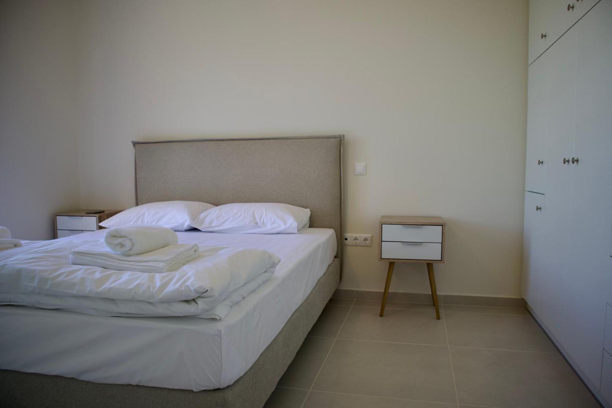 Resitour - Aphrodite Beachfront Pirgos Psilonerou Pokoj fotografie