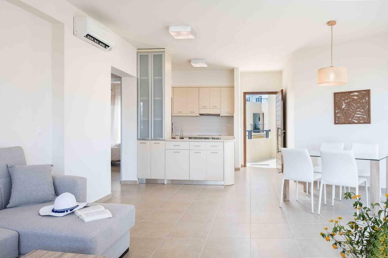 Resitour - Aphrodite Beachfront Pirgos Psilonerou Exteriér fotografie