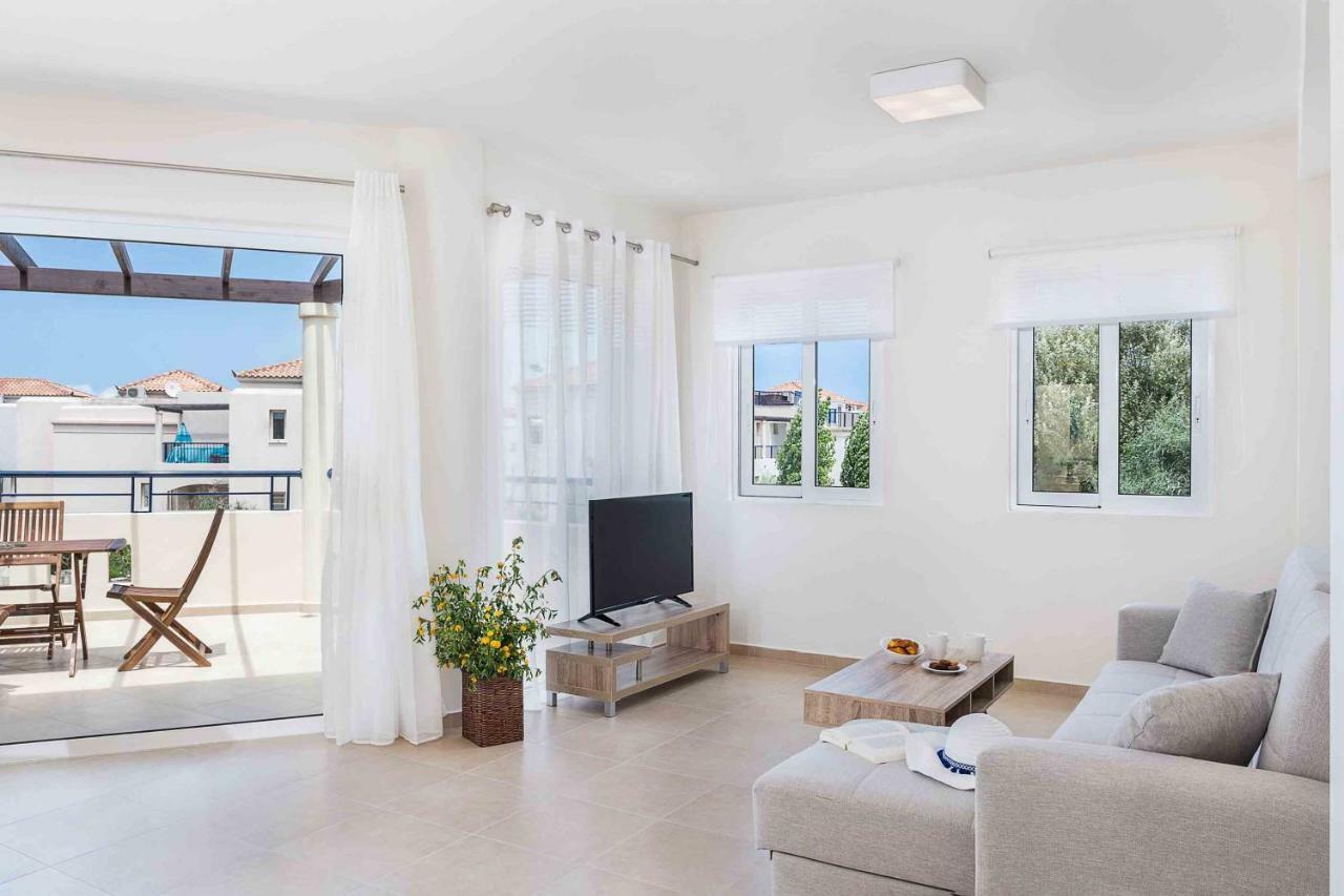 Resitour - Aphrodite Beachfront Pirgos Psilonerou Exteriér fotografie