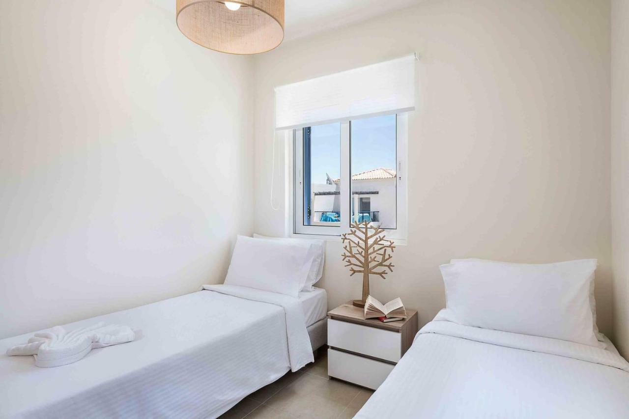 Resitour - Aphrodite Beachfront Pirgos Psilonerou Exteriér fotografie